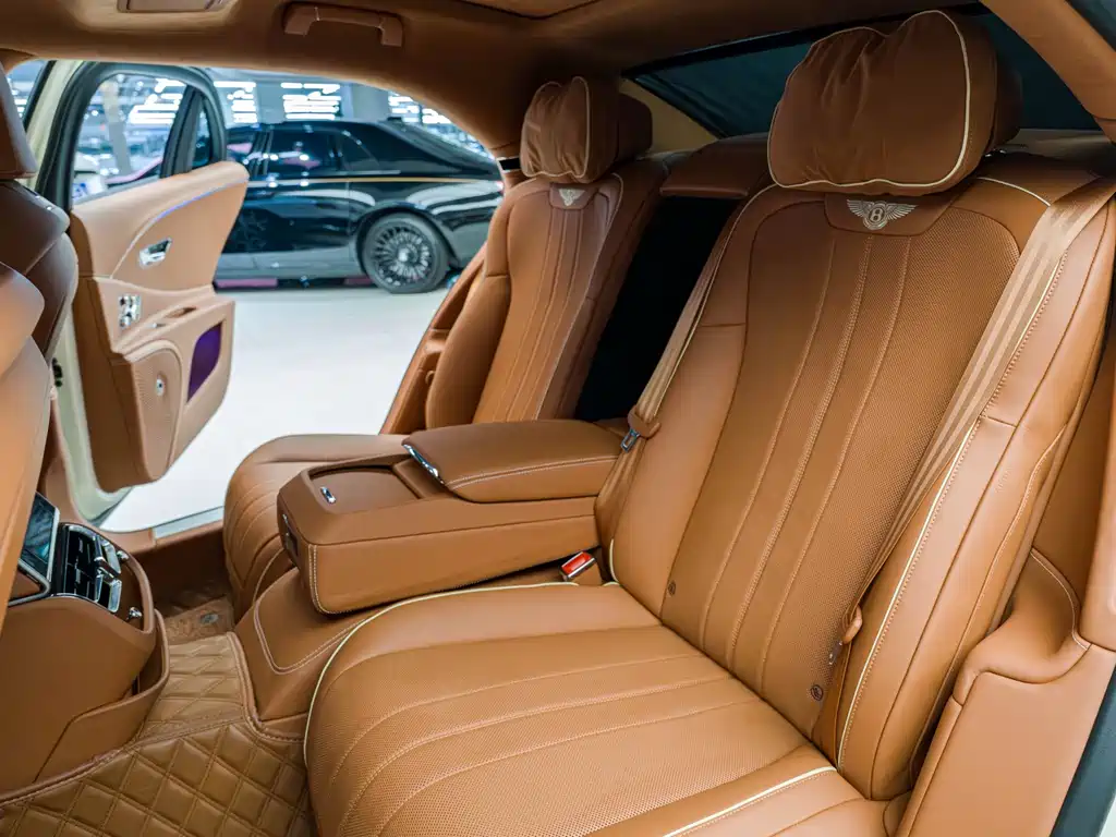 Bentley Flying Spur PHEV — миниатюра 11