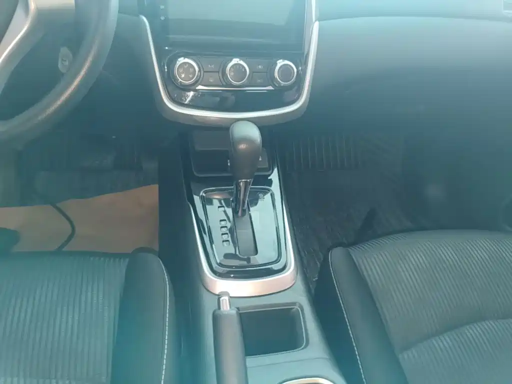 Nissan Tiida — миниатюра 14