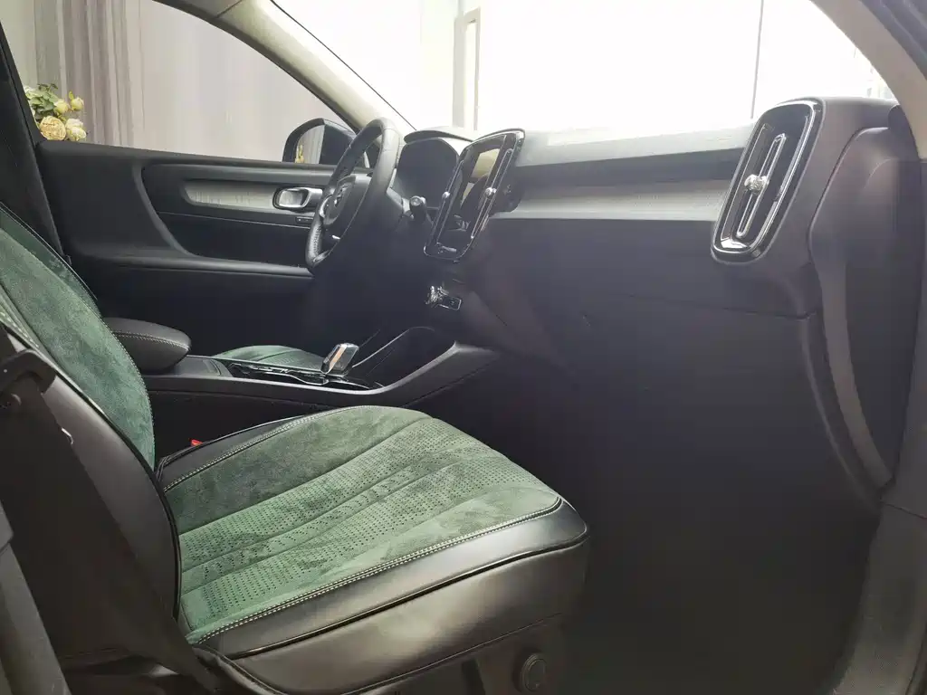 Volvo XC40 — миниатюра 11
