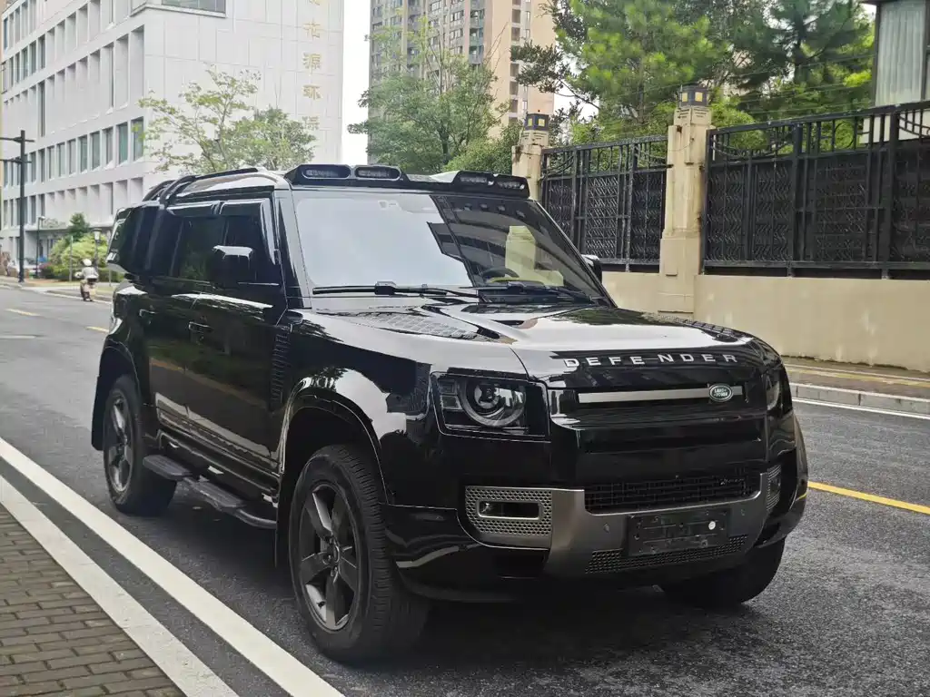 LAND ROVER  DEFENDER