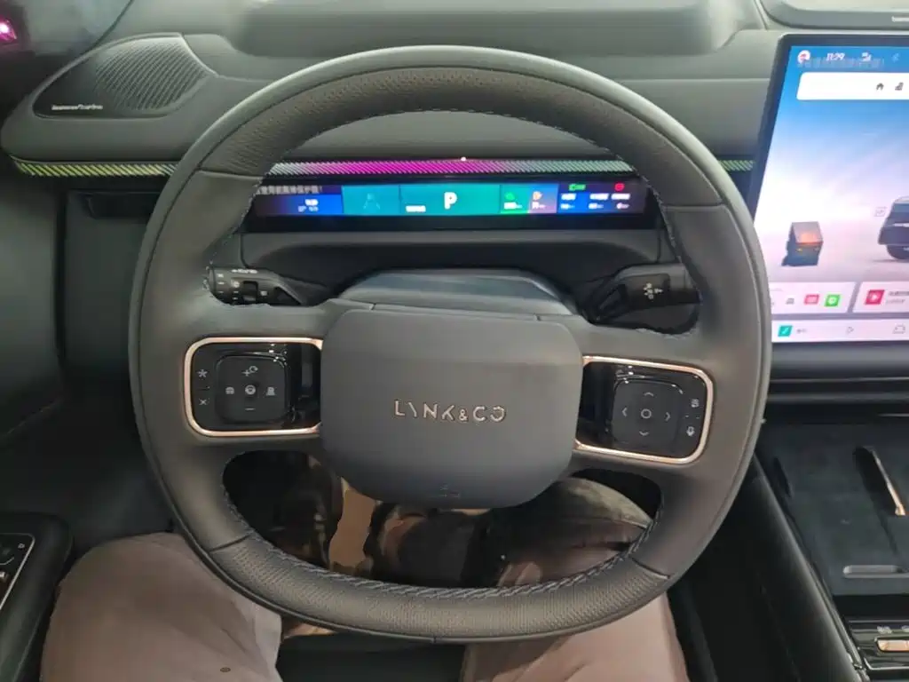 Lynk & Co 900 — миниатюра 11