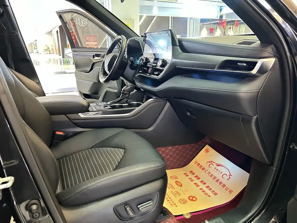 Toyota Crown Kluger — миниатюра 11