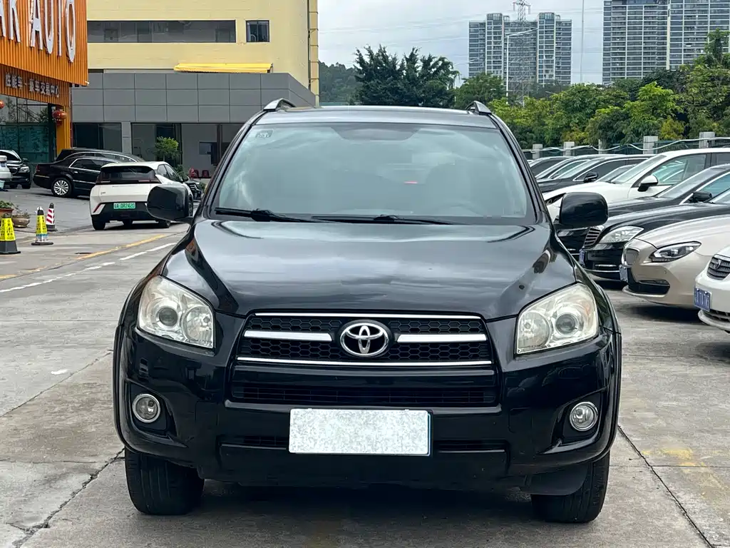 Toyota RAV4 2010 2.4L AT Luxury
