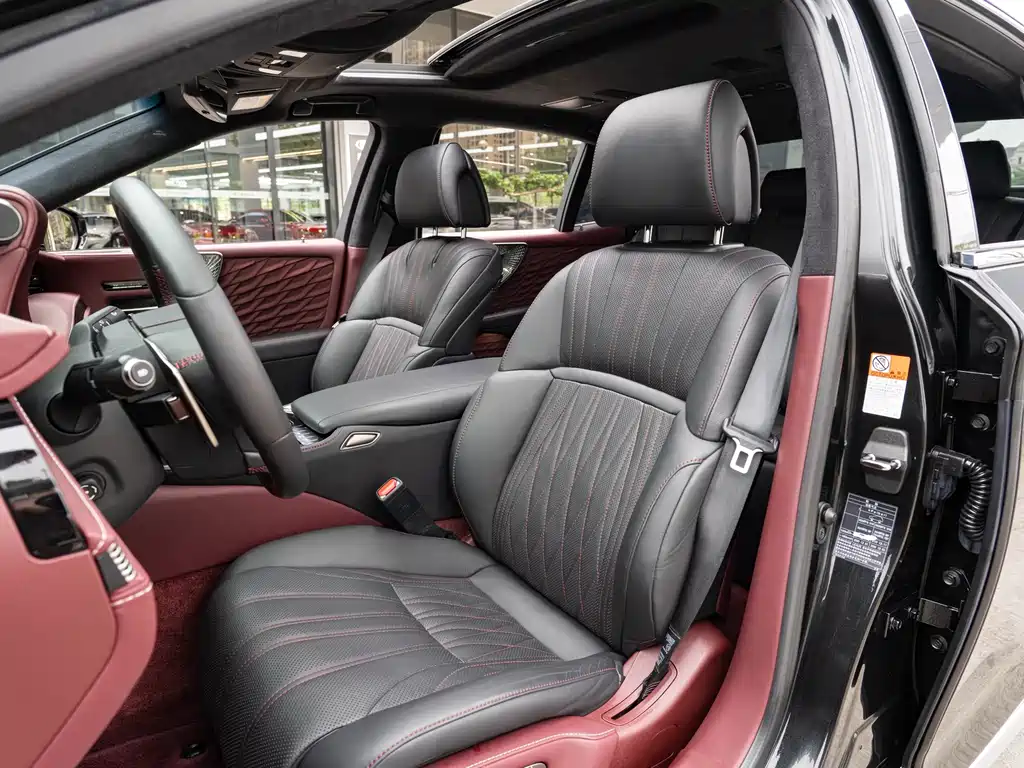 Lexus LS — миниатюра 11