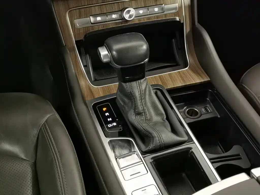 Roewe RX8 — миниатюра 13