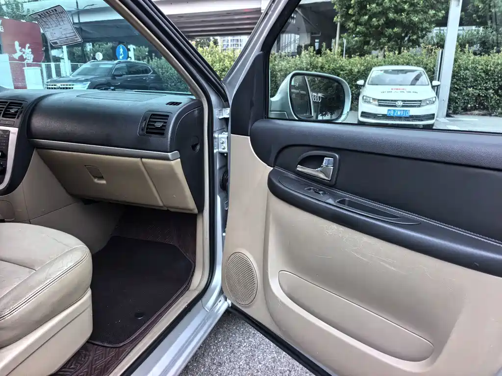 Buick GL8 — миниатюра 8