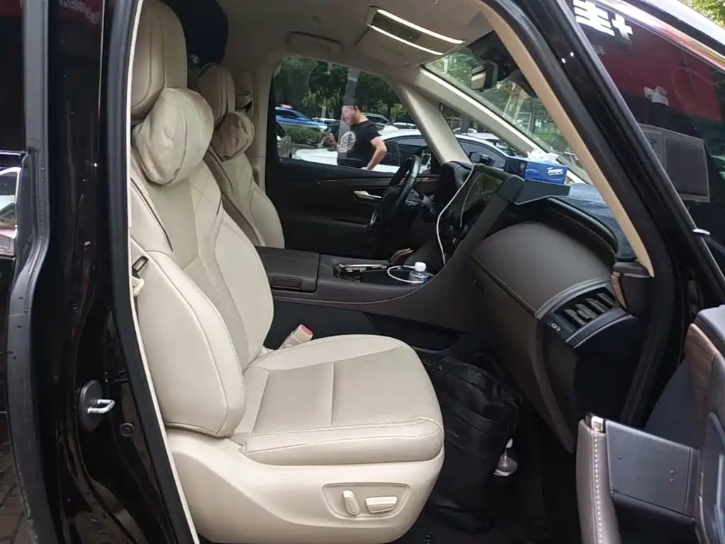 Toyota Alphard — миниатюра 25