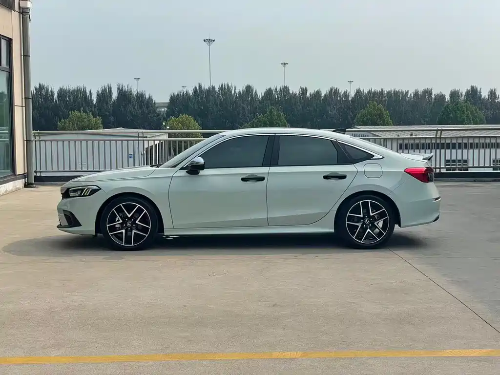 Honda Civic 2023 2.0L e:HEV