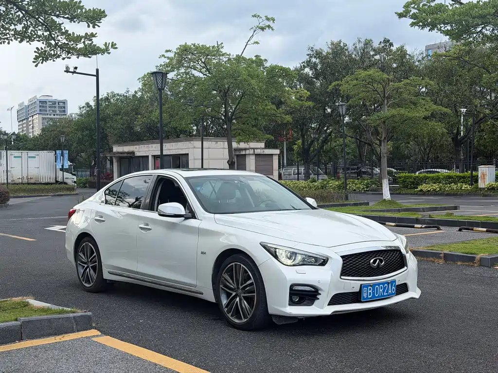 Купить Infiniti Q50L