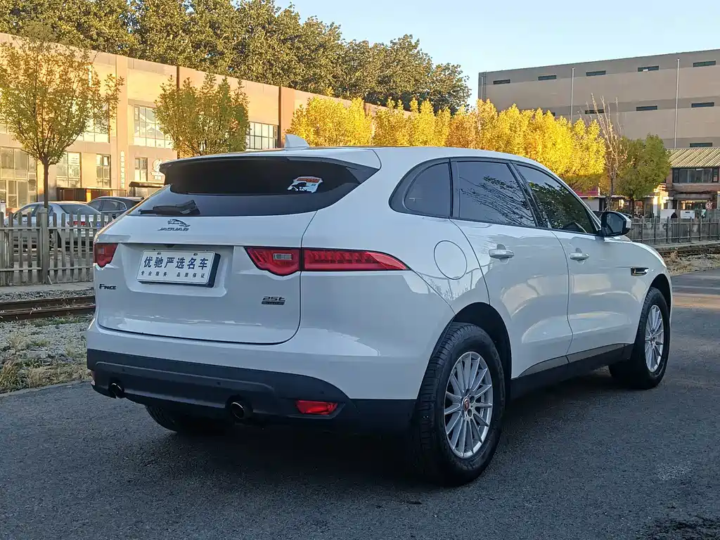 Jaguar F-PACE — миниатюра 9