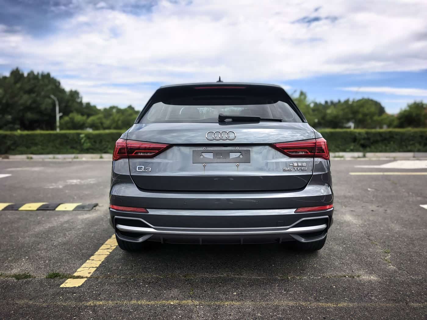 Audi Q3 1.4 л 2022 г. Серебристо-серый, пробег 35000 км