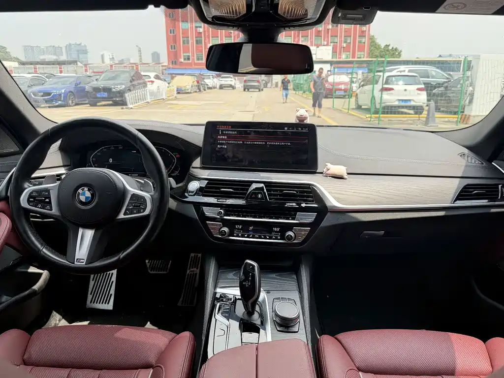 BMW 5 Series — миниатюра 12
