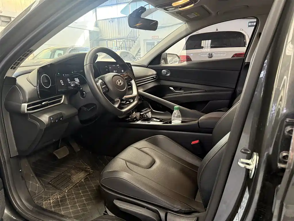 Hyundai Elantra — миниатюра 7
