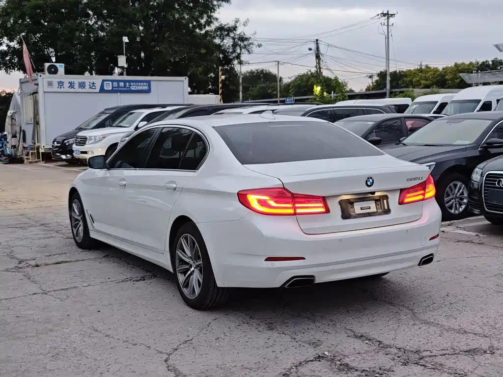 BMW 5 Series — миниатюра 4