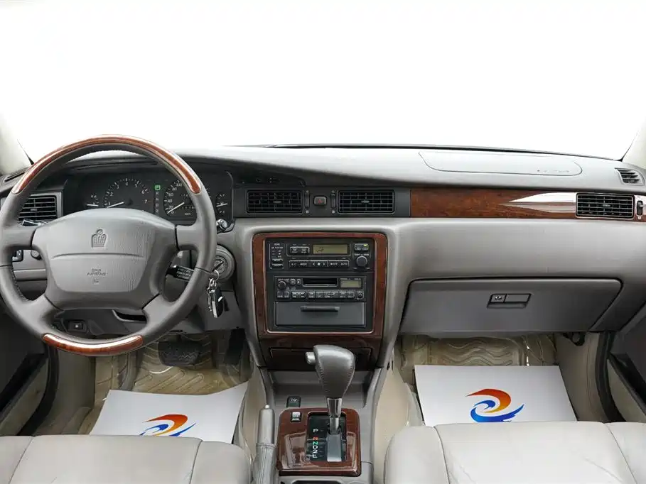 Toyota Crown (Import) — миниатюра 16