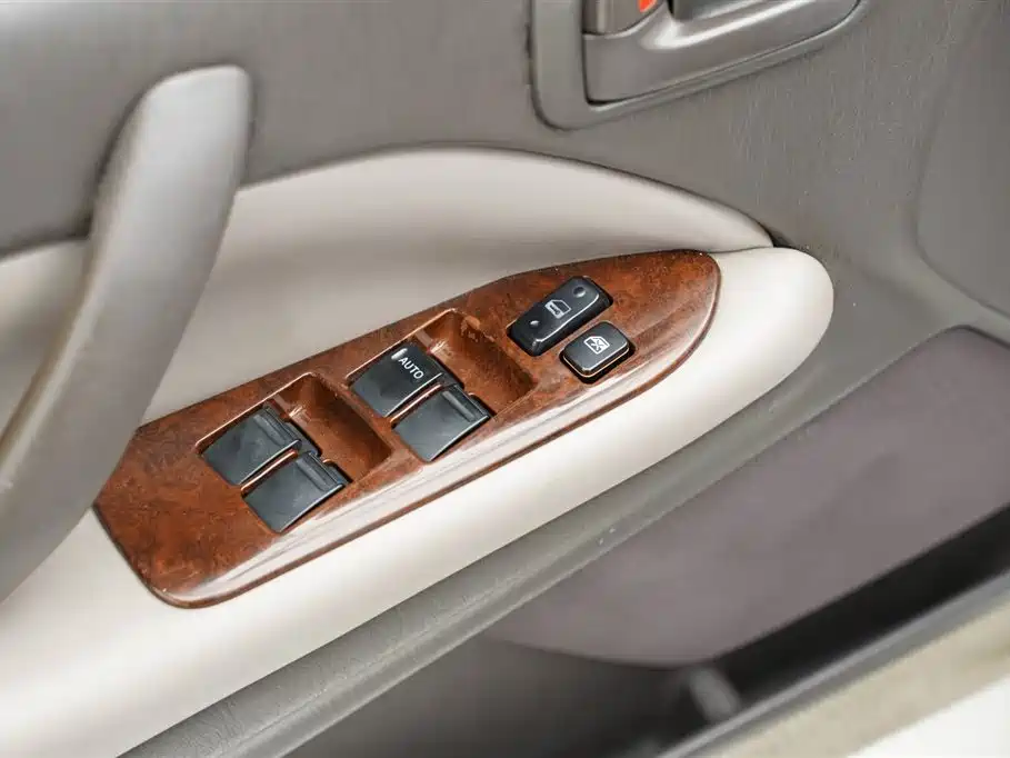 Toyota Crown (Import) — миниатюра 10