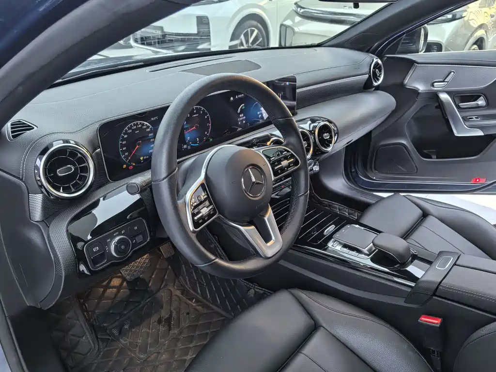 Mercedes-Benz A-Class — миниатюра 6