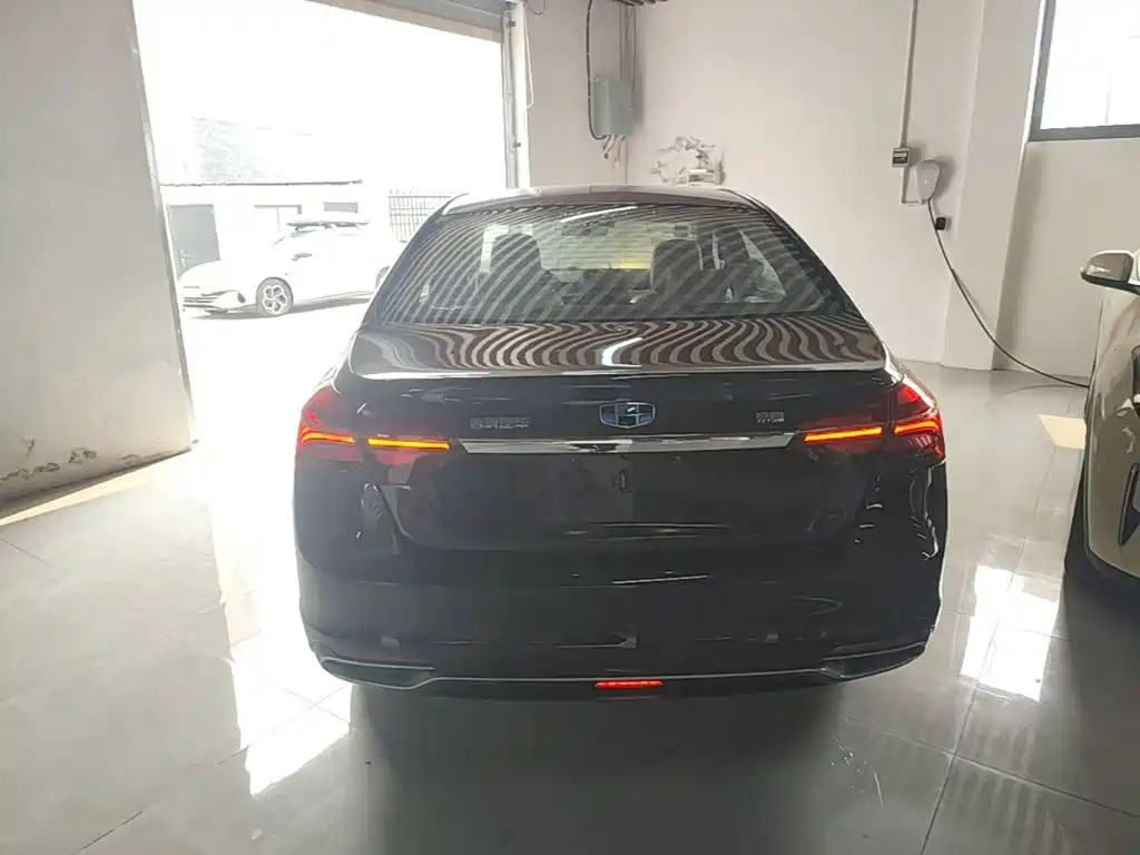 Geely Emgrand — миниатюра 6