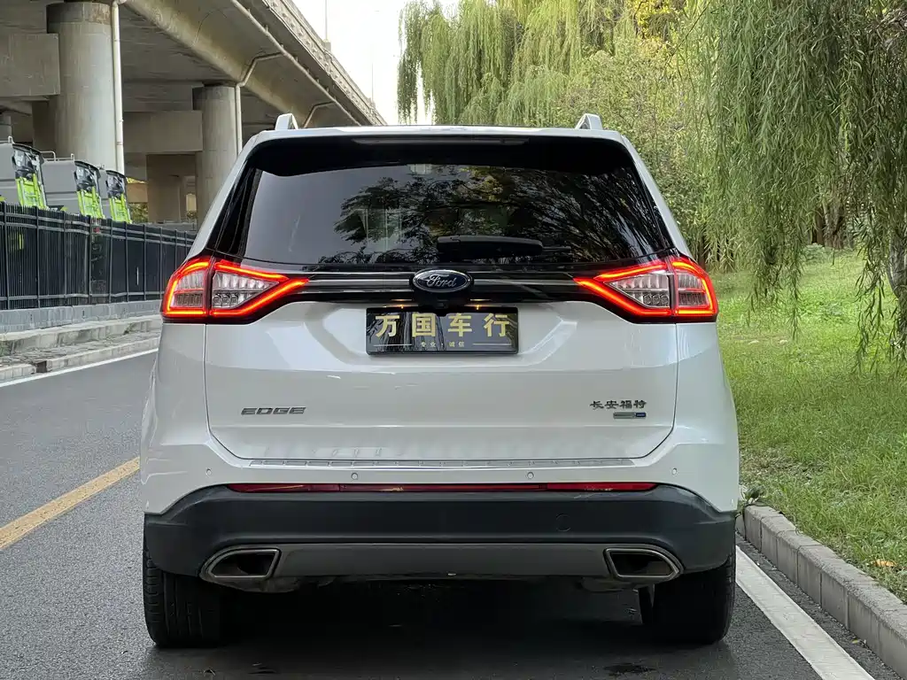 Ford Edge — миниатюра 10