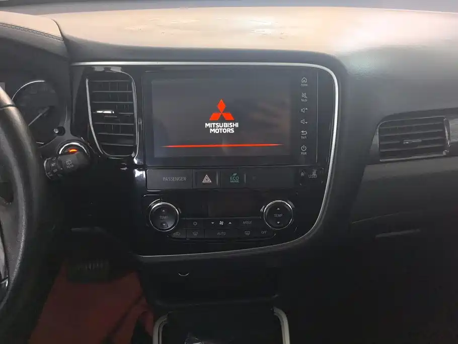 Mitsubishi Outlander — миниатюра 13