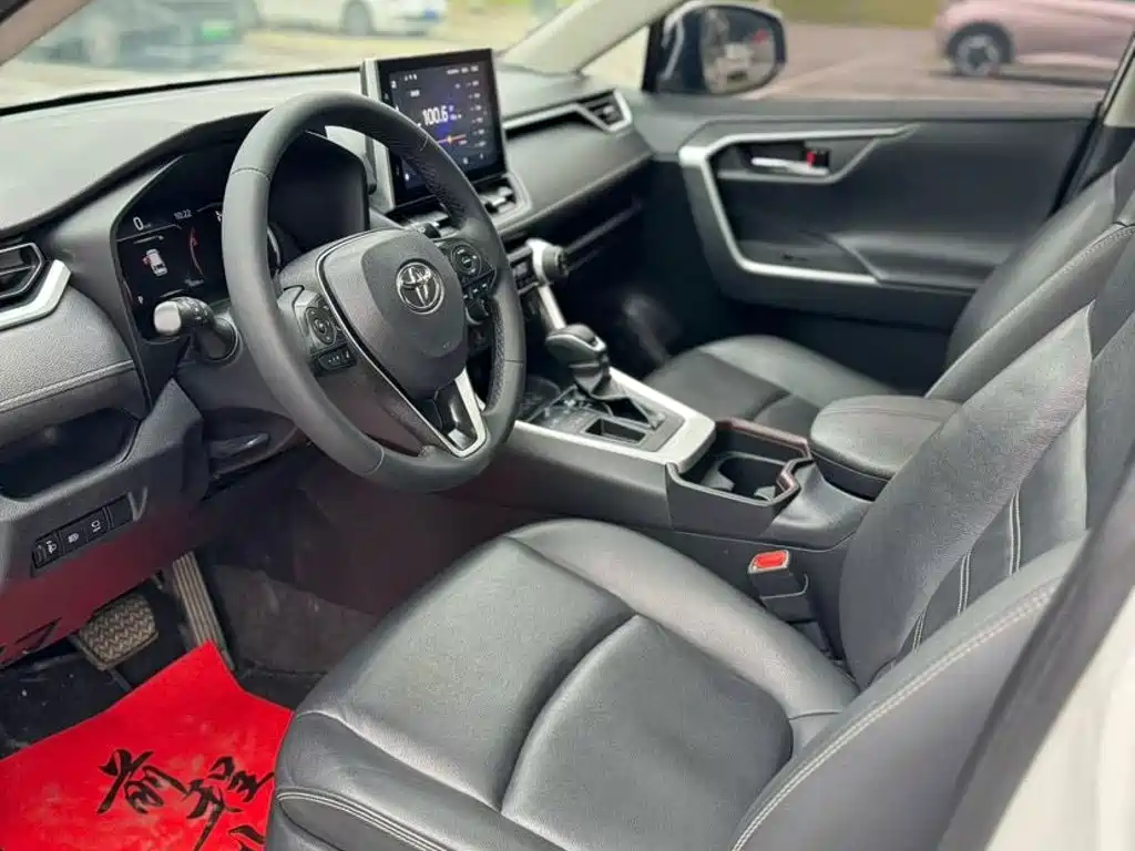 Toyota RAV4 — миниатюра 4