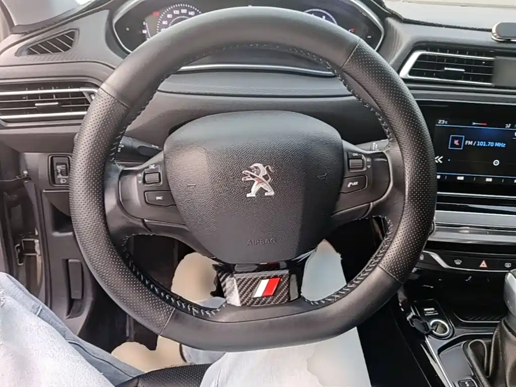 Peugeot 308 — миниатюра 11