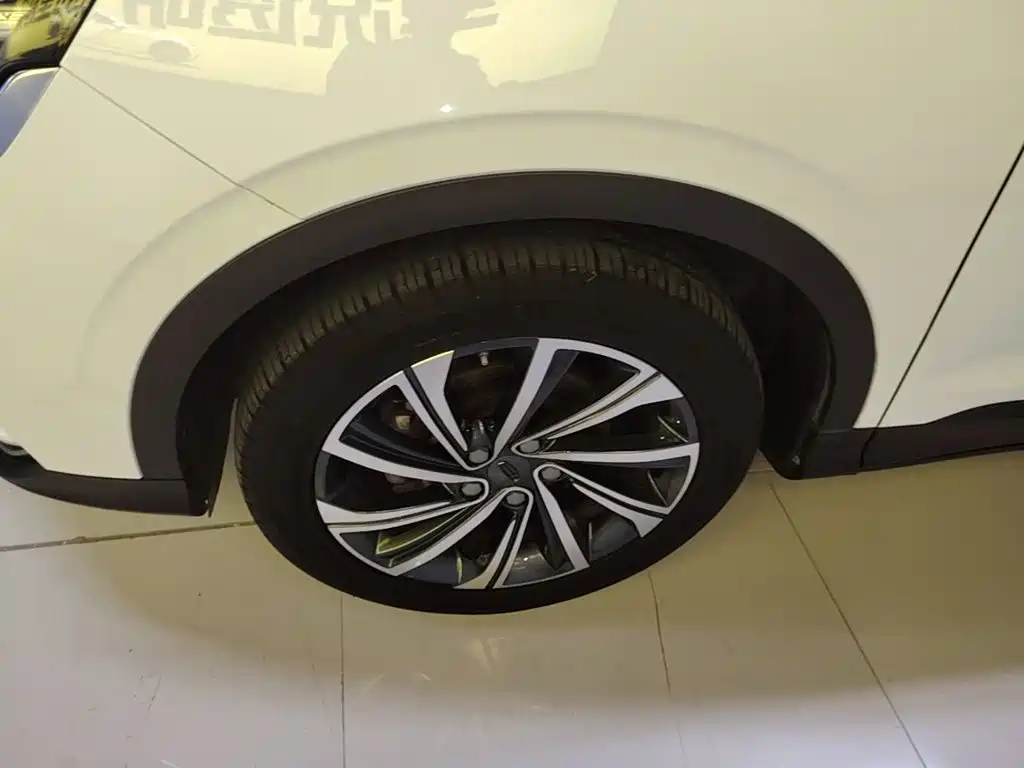 Geely Binyue — миниатюра 23