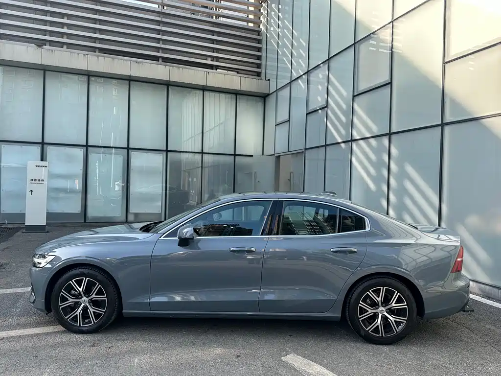 Volvo S60 2024 B4 Luxury