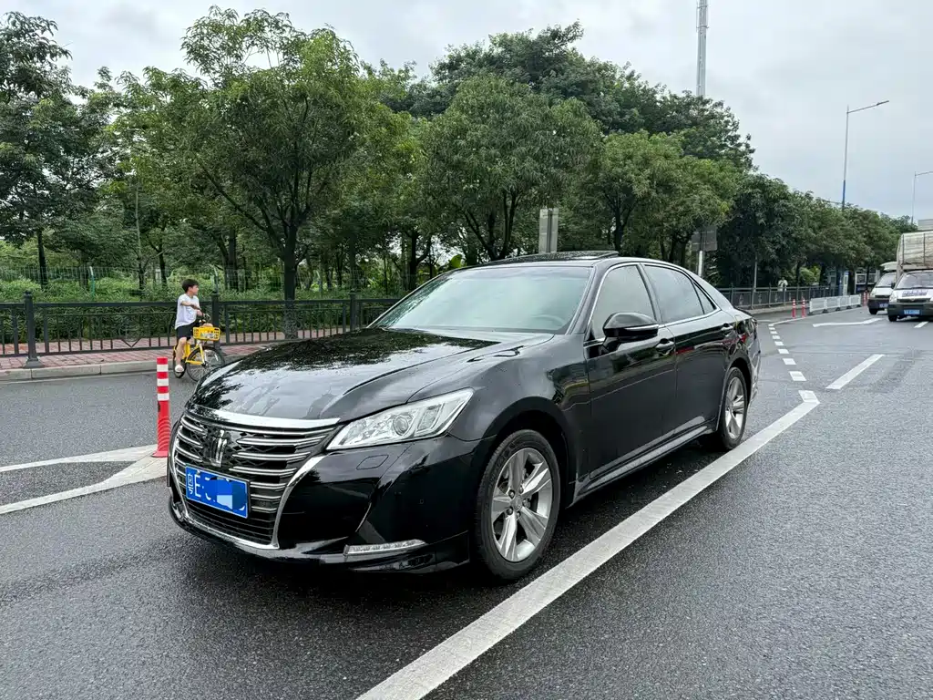 Купить Toyota Crown