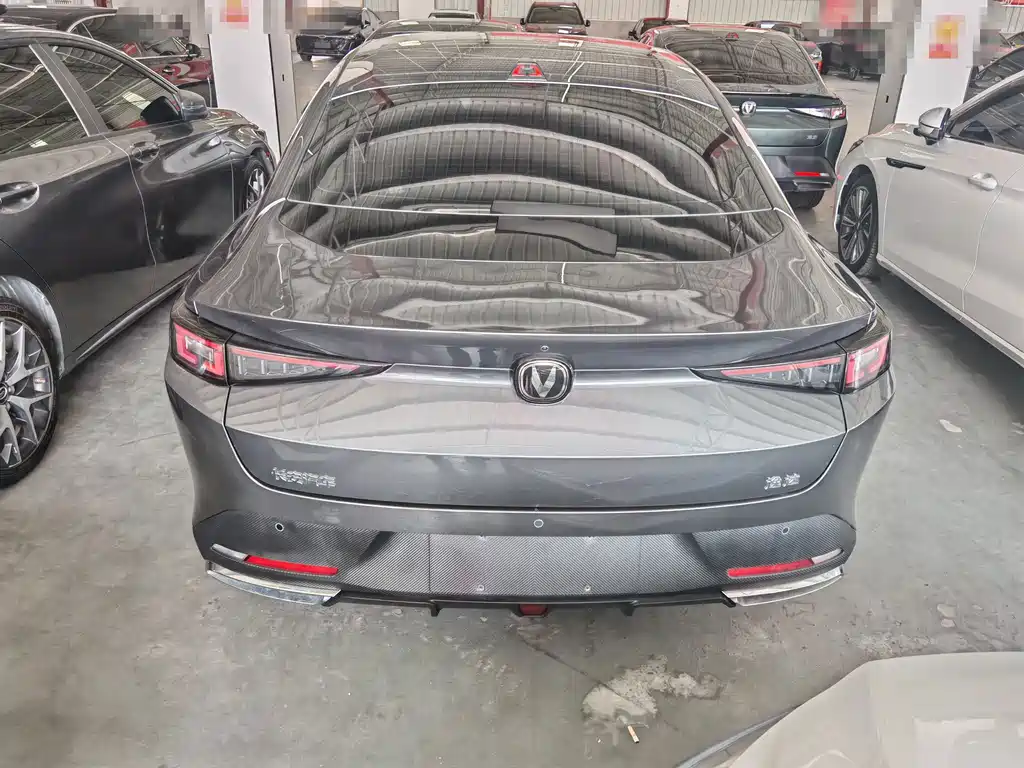 Changan Yida — миниатюра 3