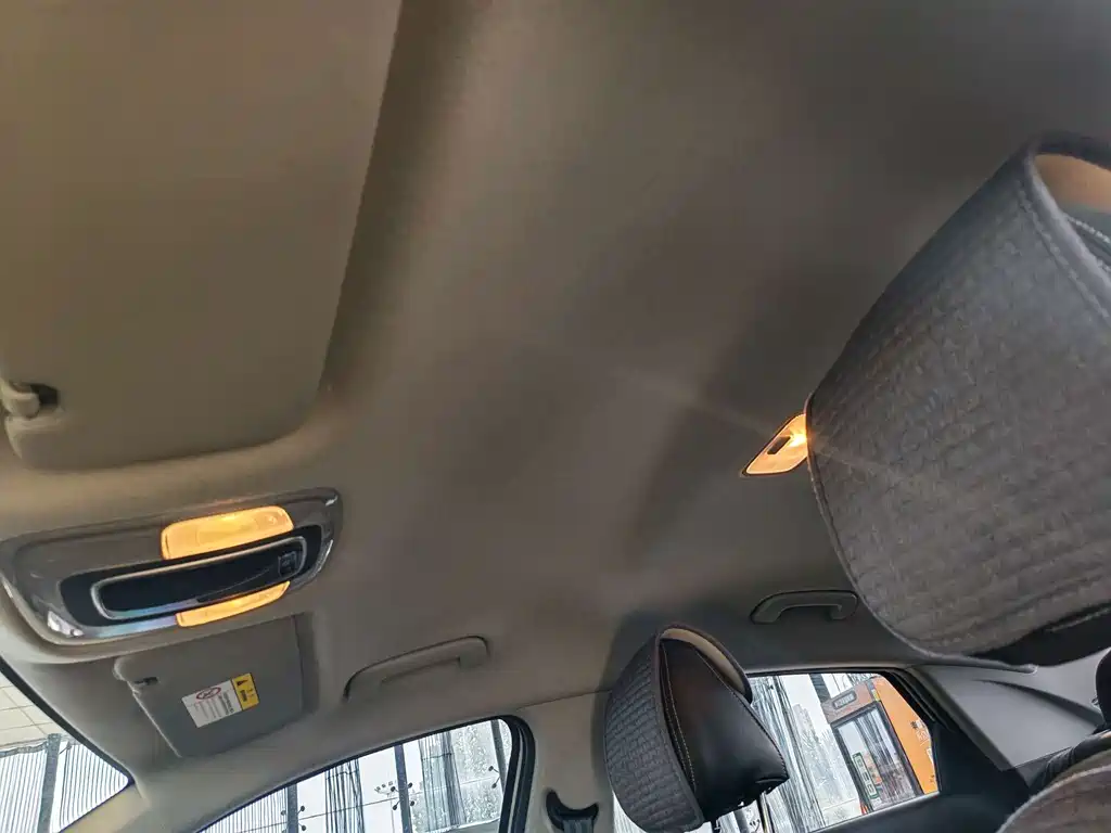 Hyundai Elantra — миниатюра 6