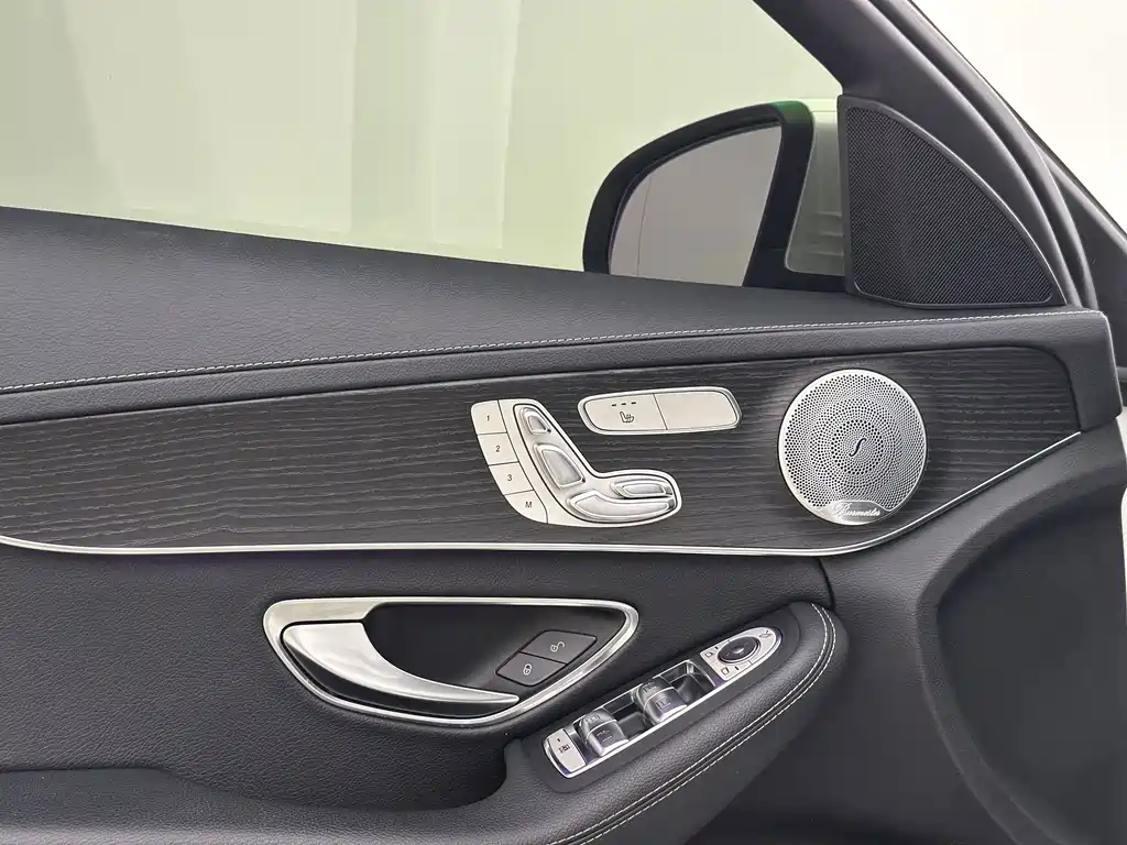 Mercedes-Benz C-Class — миниатюра 11
