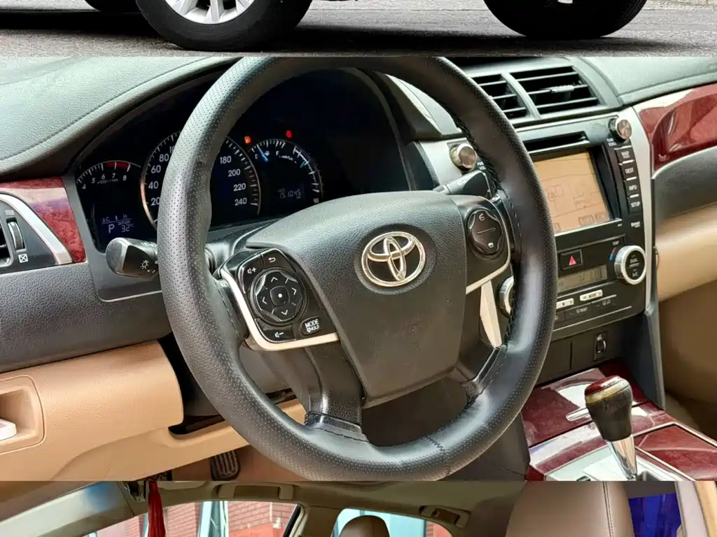 Toyota Camry — миниатюра 4