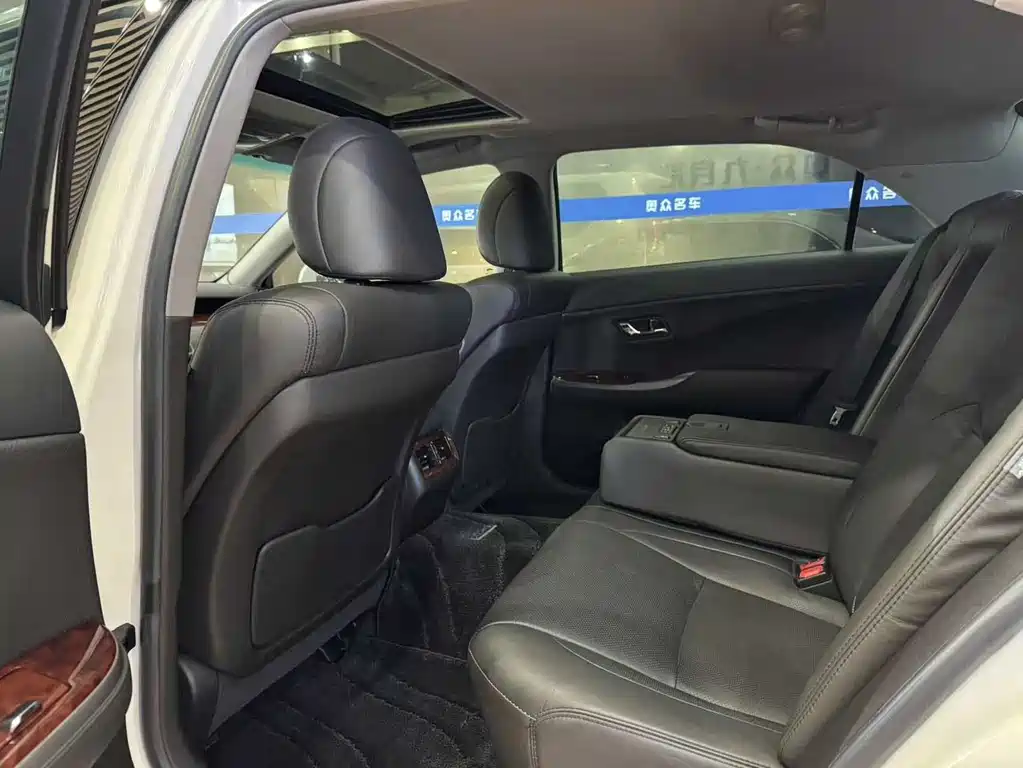 Toyota Crown 2012 2.5L Royal