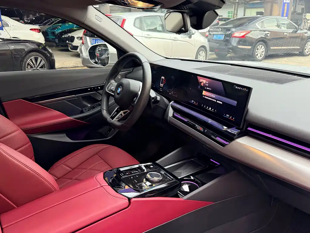 BMW 5 Series — миниатюра 12
