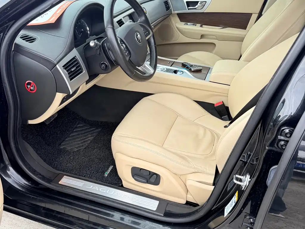 Jaguar XF XF 2.0T Elegance Edition, фото 8