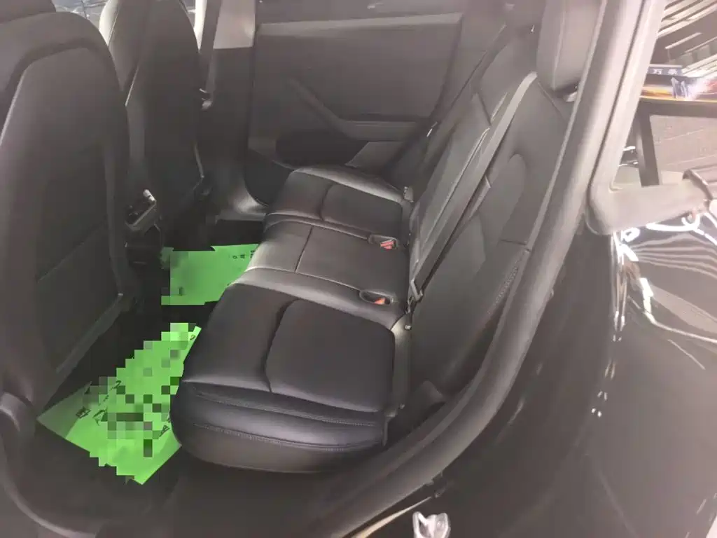 Tesla Model Y — миниатюра 13