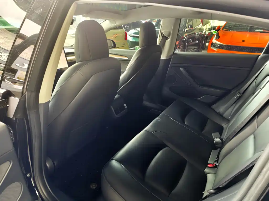 Tesla Model 3 — миниатюра 11