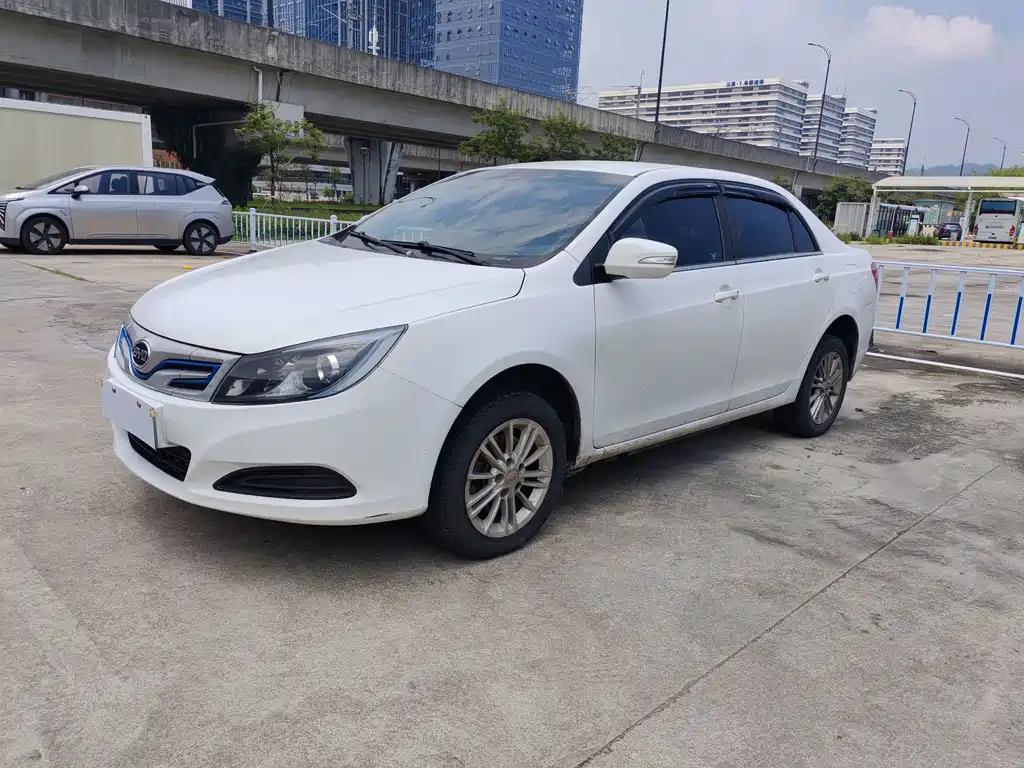 BYD e5
