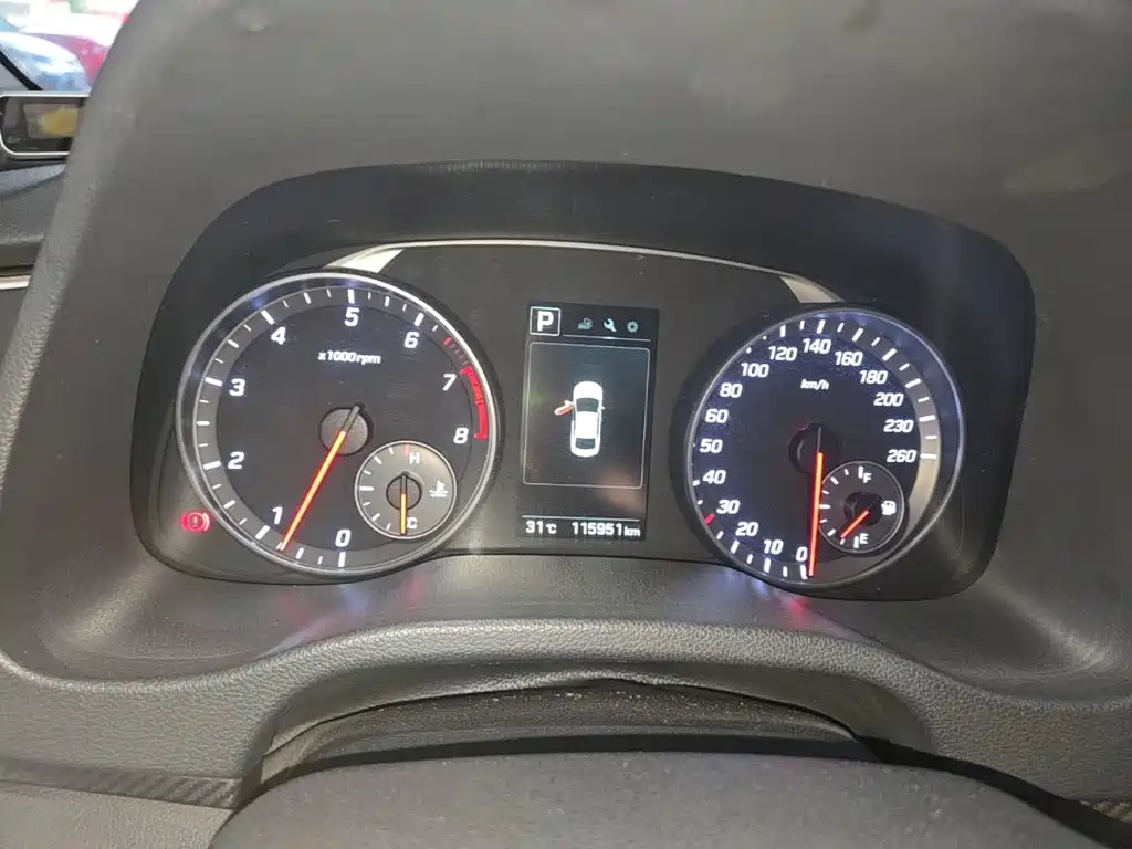 Hyundai Elantra — миниатюра 12