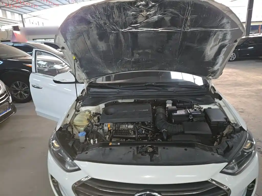 Hyundai Elantra — миниатюра 20