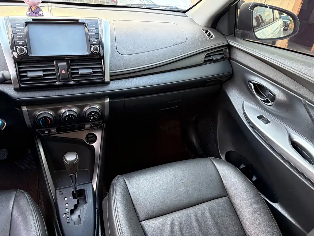 Toyota Yaris L — миниатюра 12