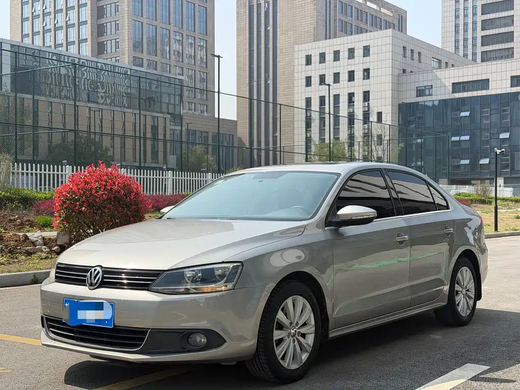 Volkswagen Sagitar 2015