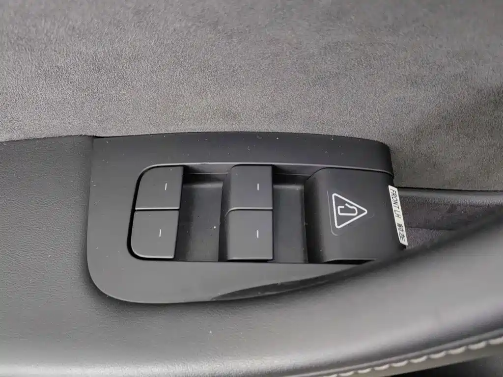 Tesla Model 3 — миниатюра 9