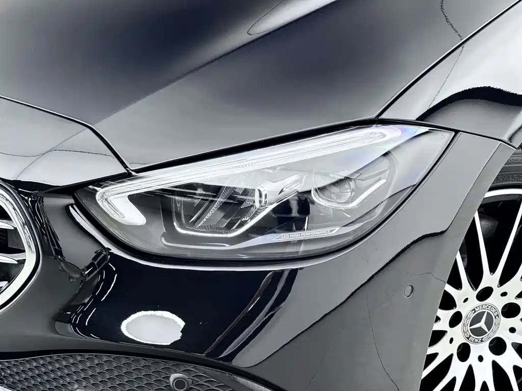 Mercedes-Benz C-Class — миниатюра 13