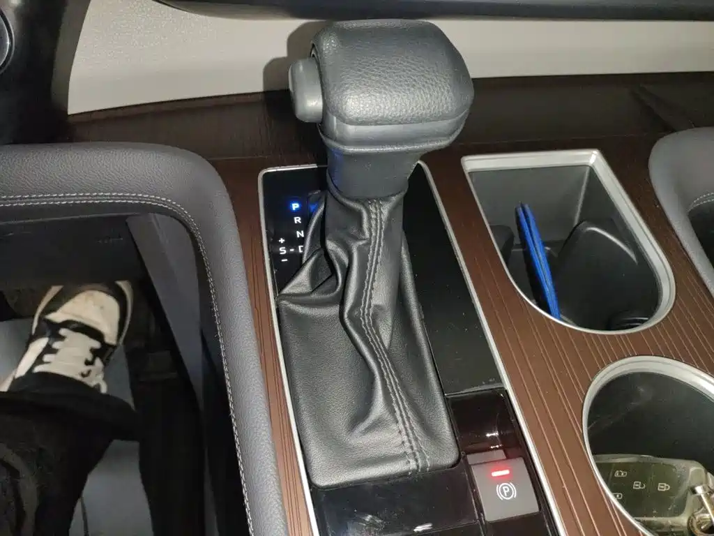 Toyota Granvia — миниатюра 10
