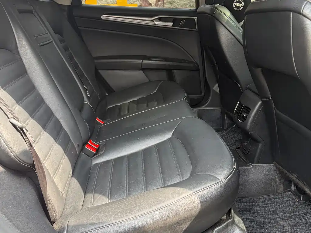Ford Mondeo — миниатюра 10