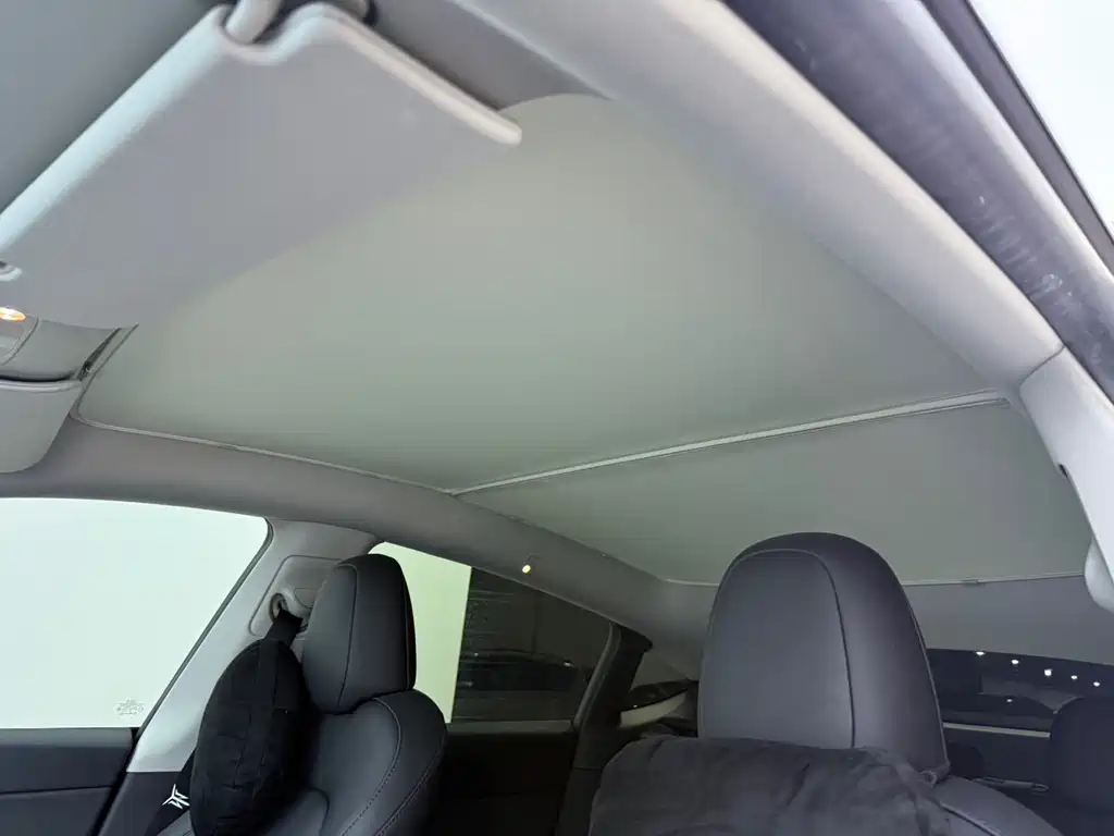 Tesla Model Y — миниатюра 8