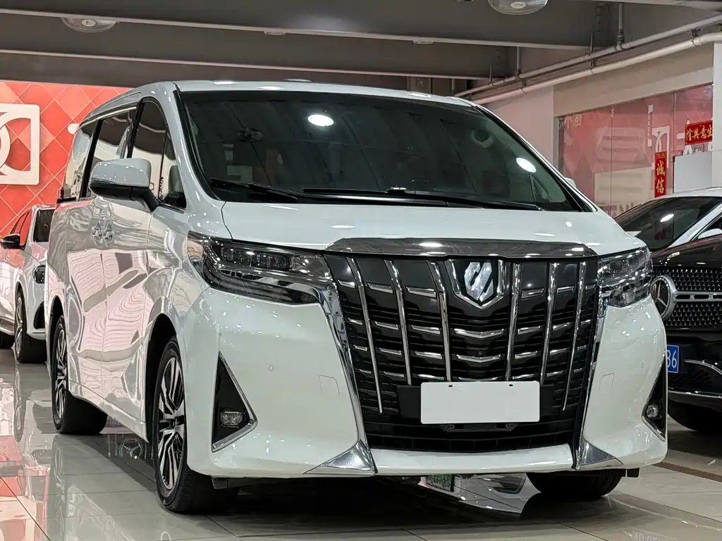 Toyota Alphard — миниатюра 3
