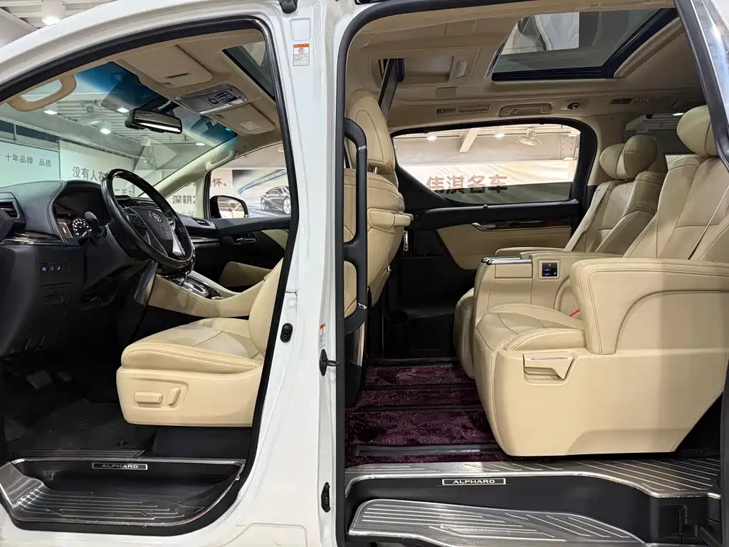 Toyota Alphard — миниатюра 15